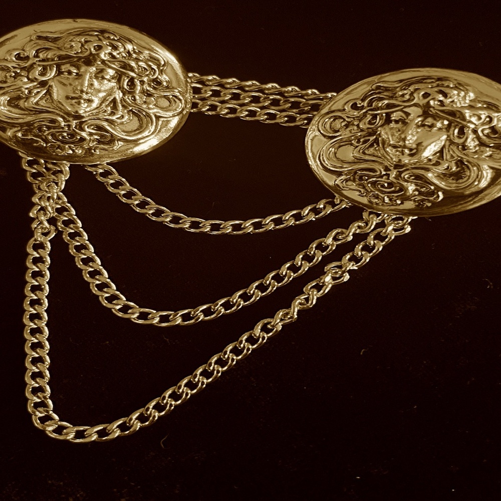 Noveau lady cloak clasp lovely